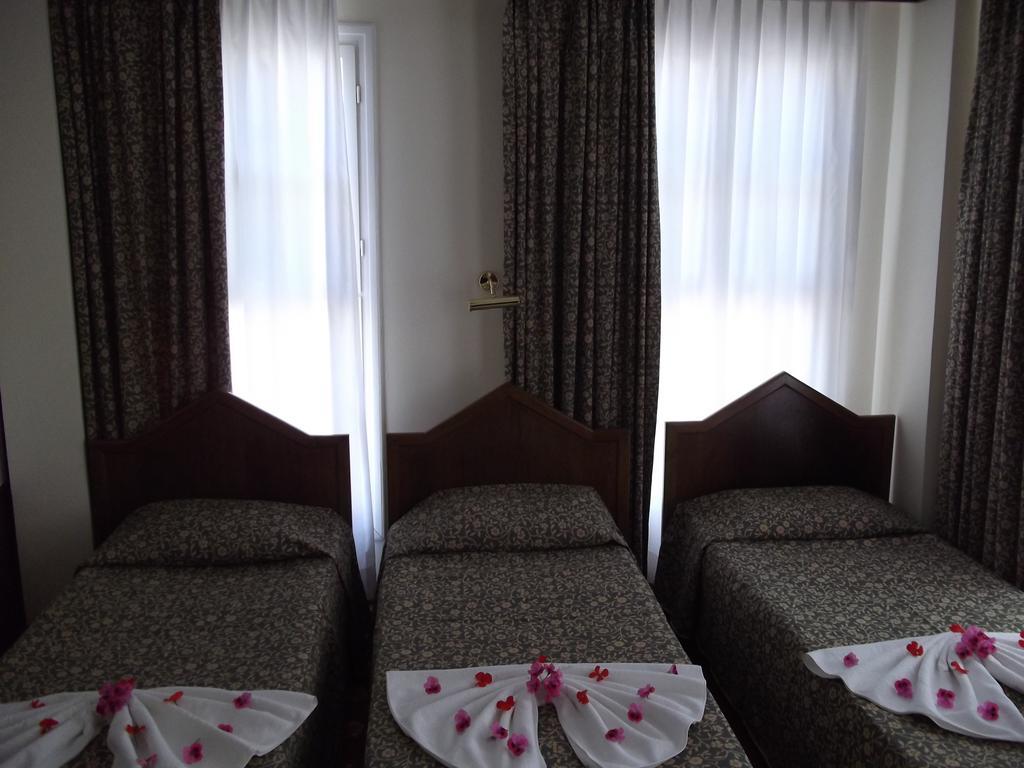 Antik Ridvan Hotel Çeşme Zimmer foto